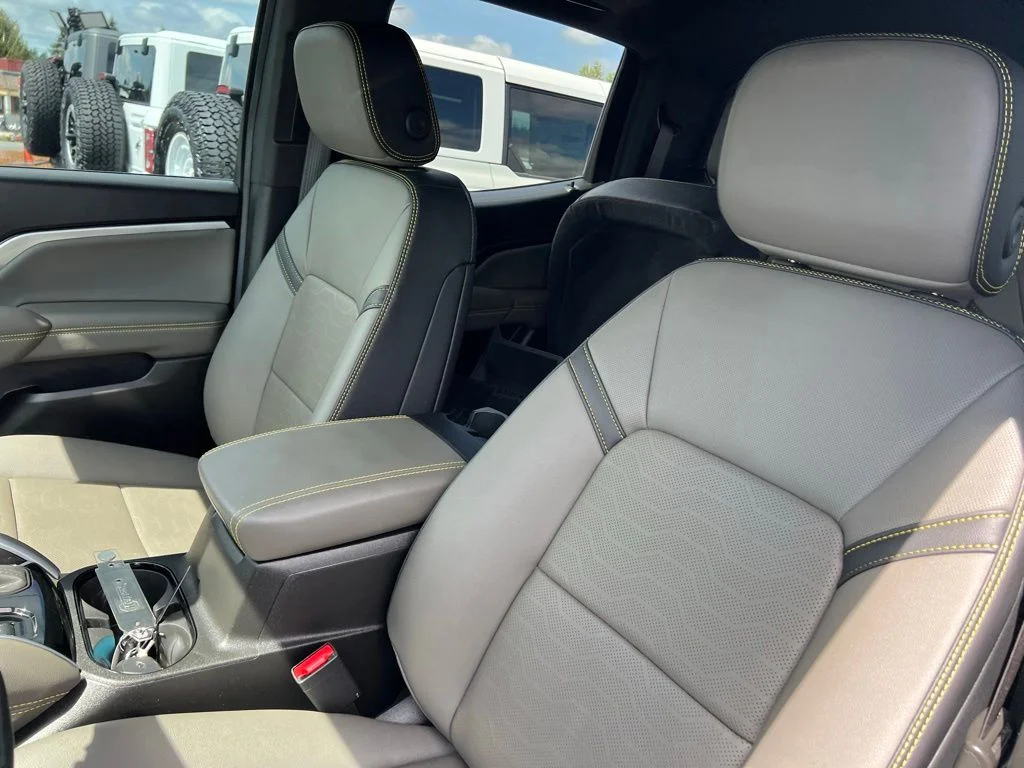 2025 Chevrolet Colorado ZR2 - Photo 14