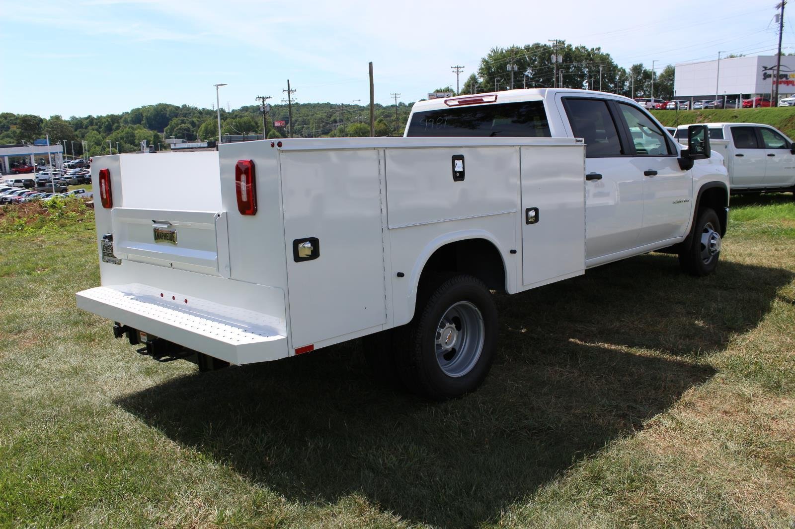 New 2026 Summit White Chevrolet Work Truck image 6