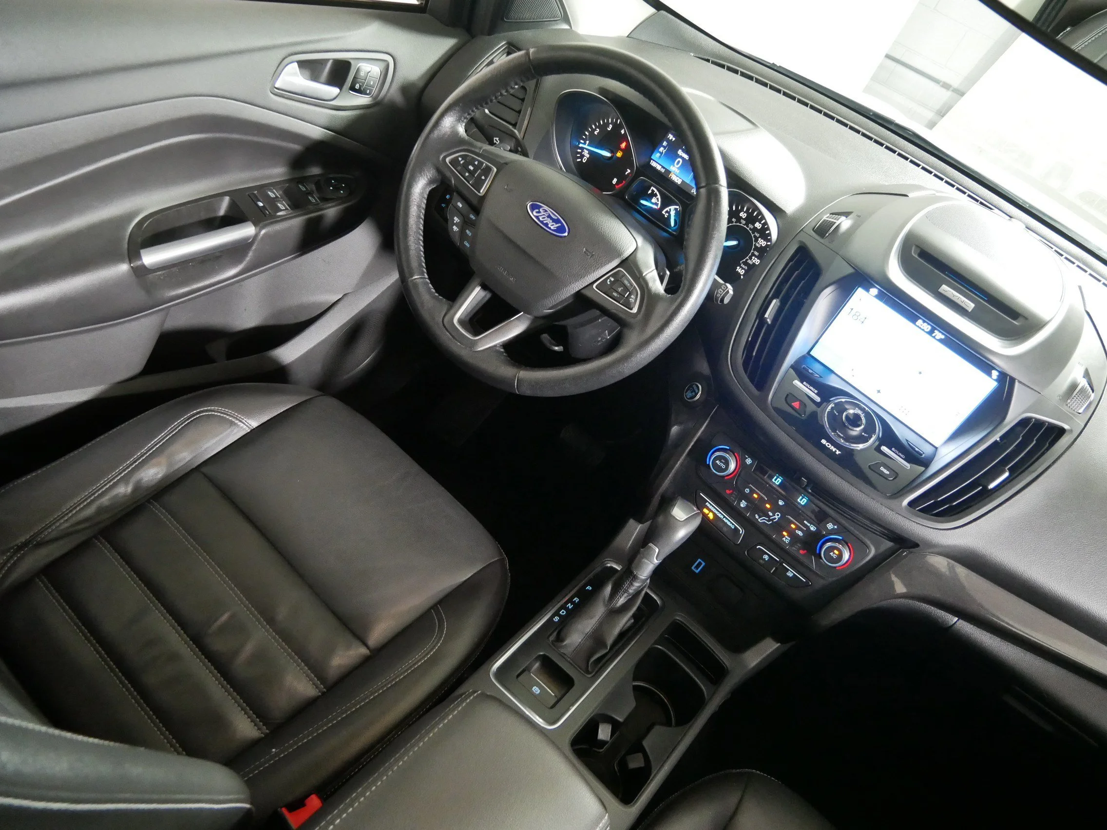 Used 2017 White Platinum Metallic Tri-Coat Ford Titanium image 9