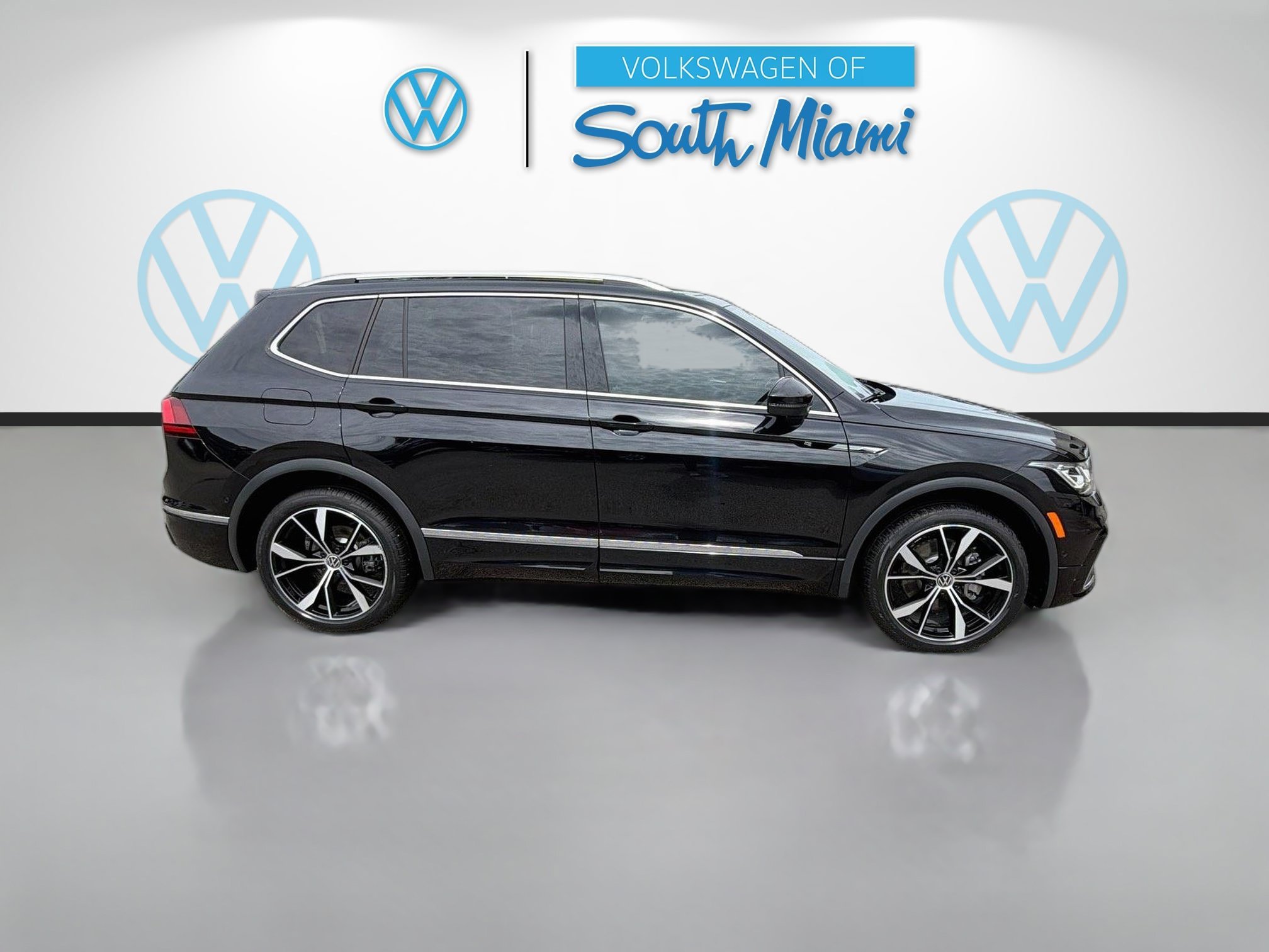 Certified Used 2024 Deep Black Volkswagen SEL R-Line image 8