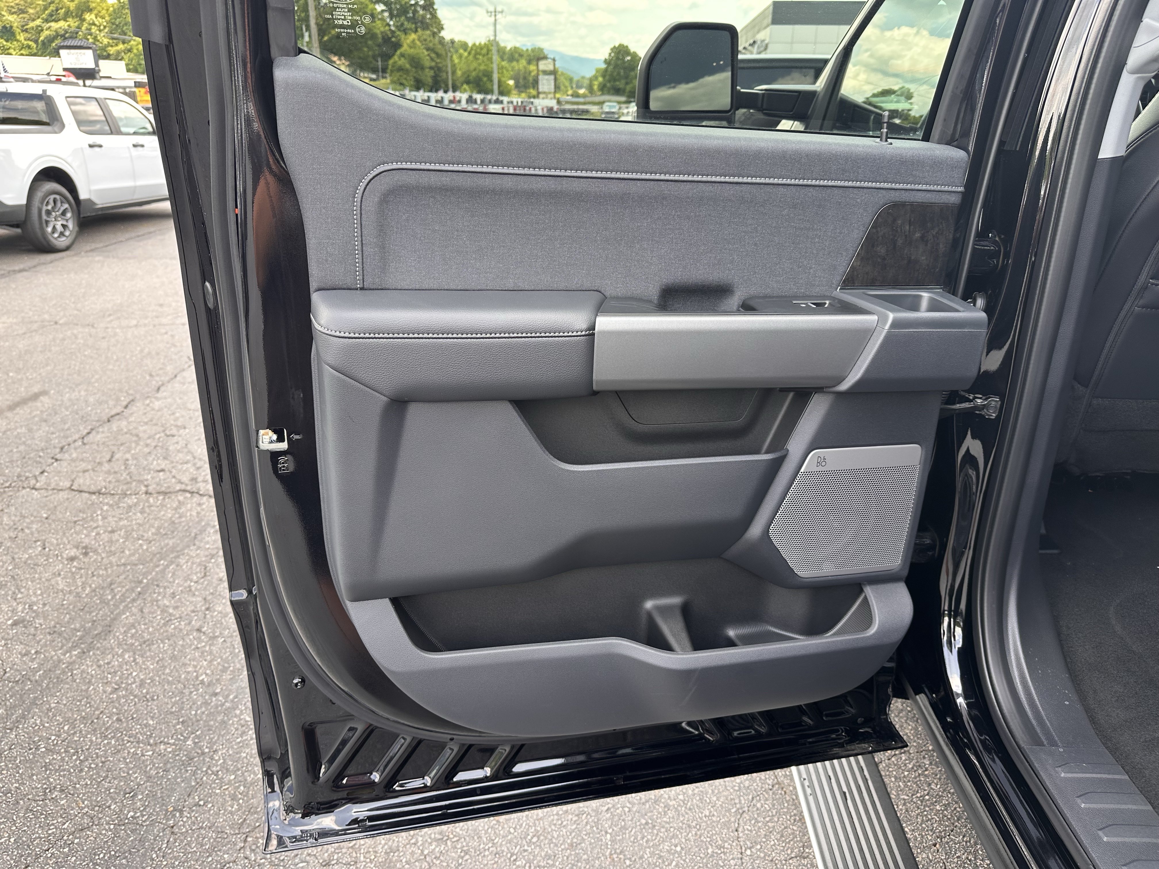 Used 2026 Agate Black Metallic Ford LARIAT image 13