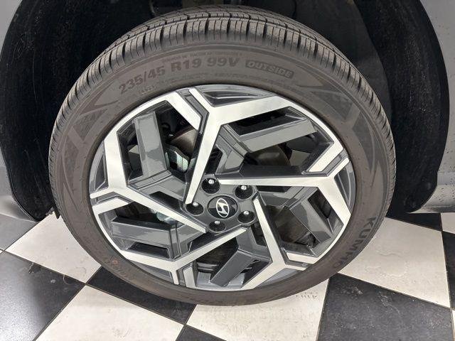 New 2026 Black Hyundai SEL Premium AWD image 5