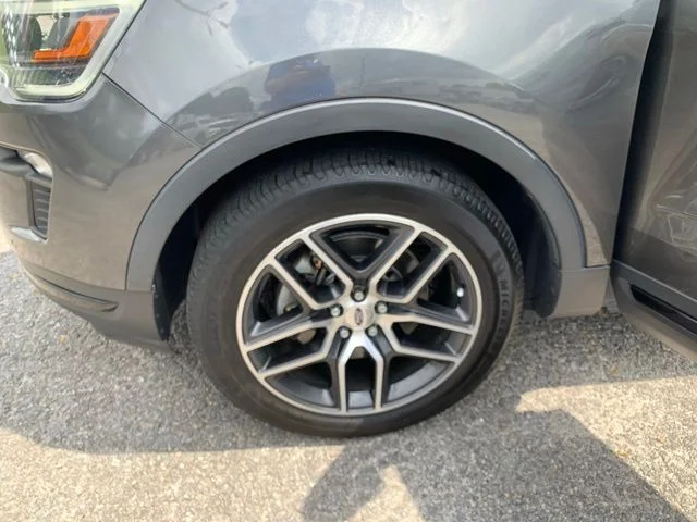 Used 2018 Gray Ford Sport image 41