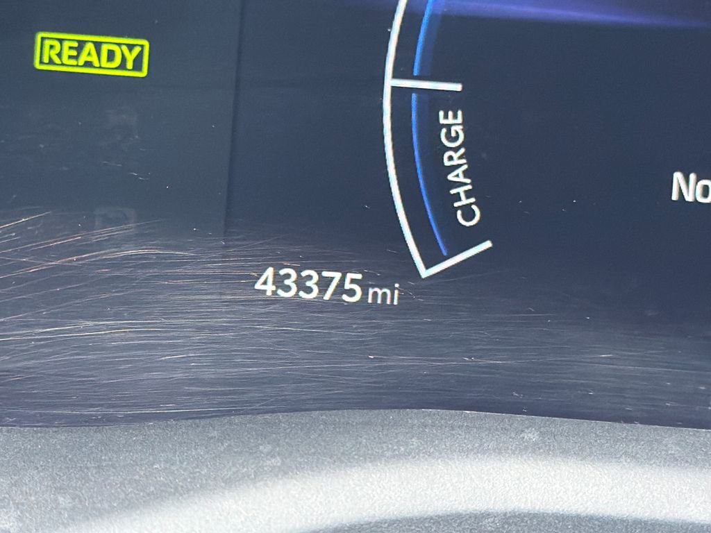 2025 Toyota Camry LE - Photo 18