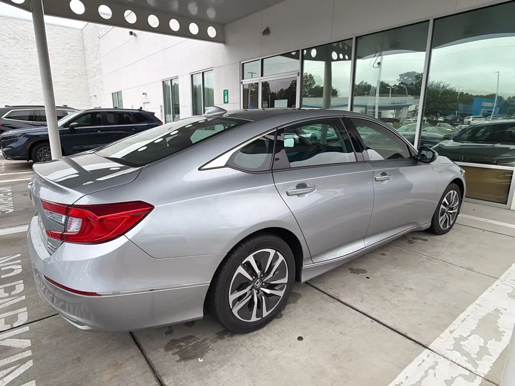 2020 Honda Accord Hybrid TOURING 4dr Car Slide 2