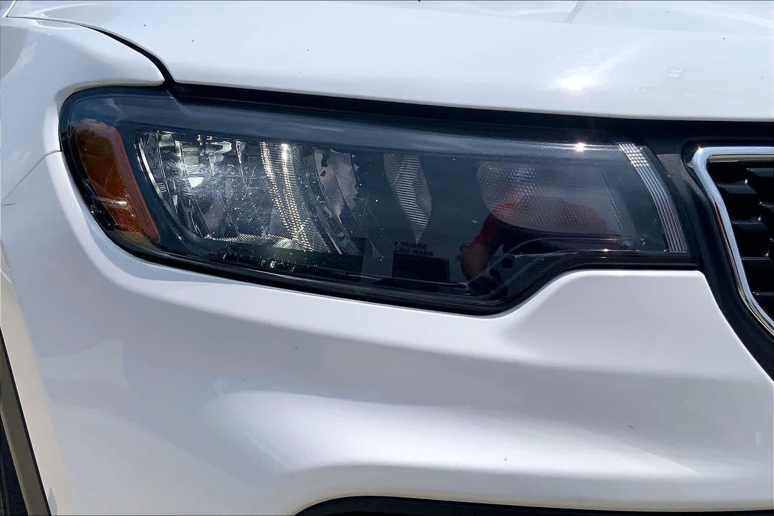 Used 2024 Bright White Clearcoat Jeep Latitude image 27