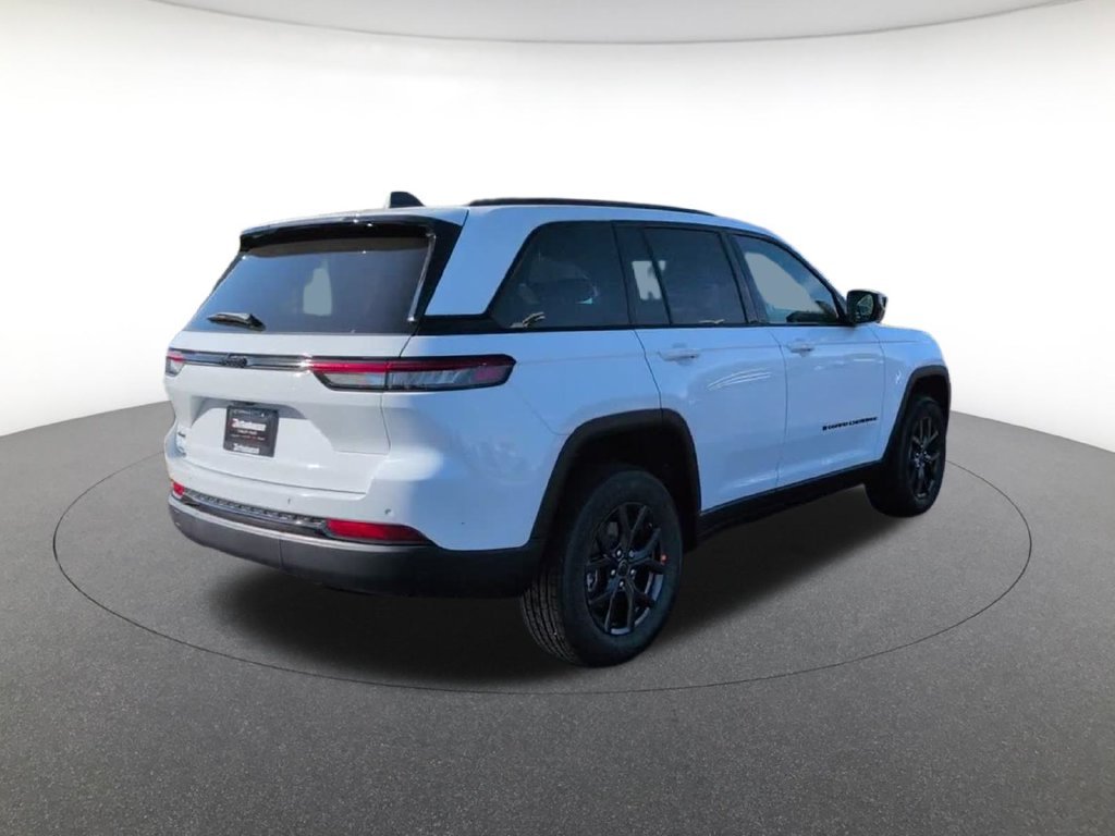 New 2027 Bright White Clear-Coat Paint Jeep Laredo image 6