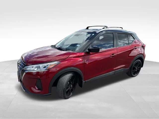 Used 2022 Red Nissan SV image 4