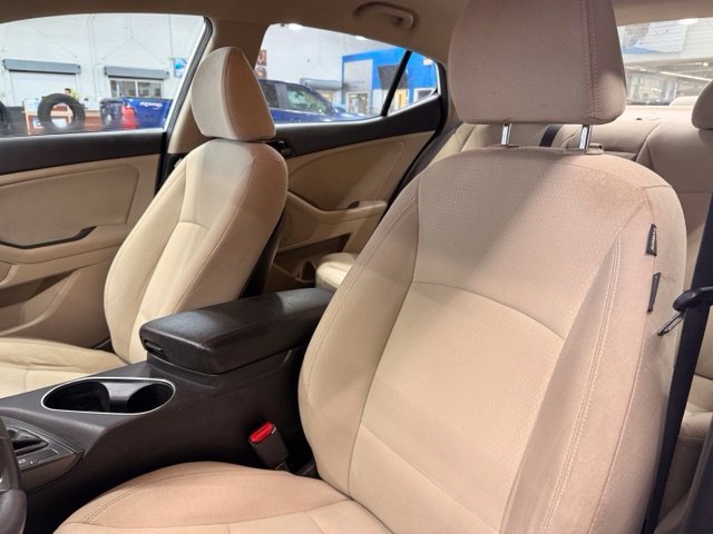 Used 2015 White Kia LX image 8