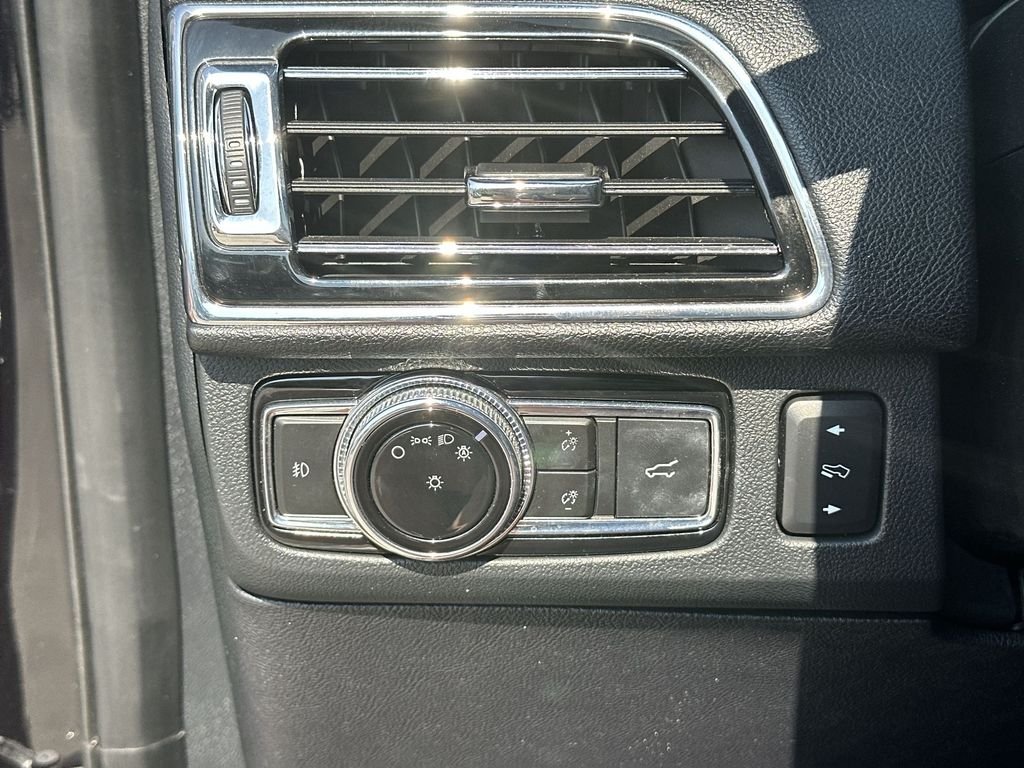 Used 2021 Black Lincoln Reserve image 18