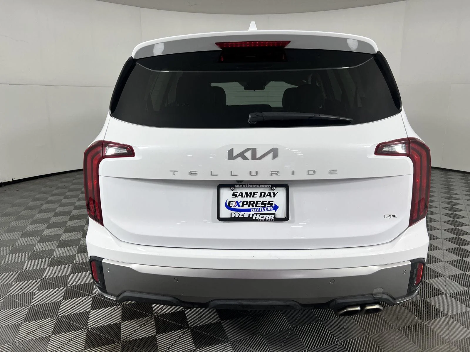 Used 2025 Glacial White Pearl Kia S image 8