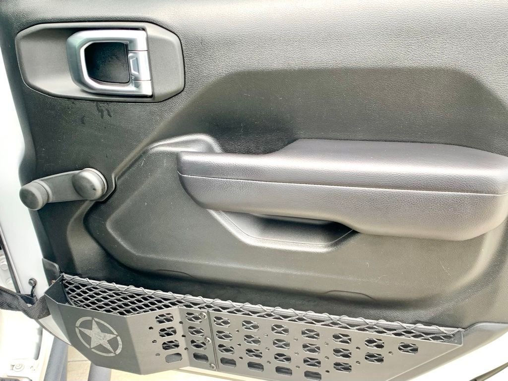 Used 2018 White Jeep Sport image 23