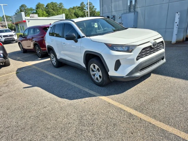 2020 Toyota RAV4 LE