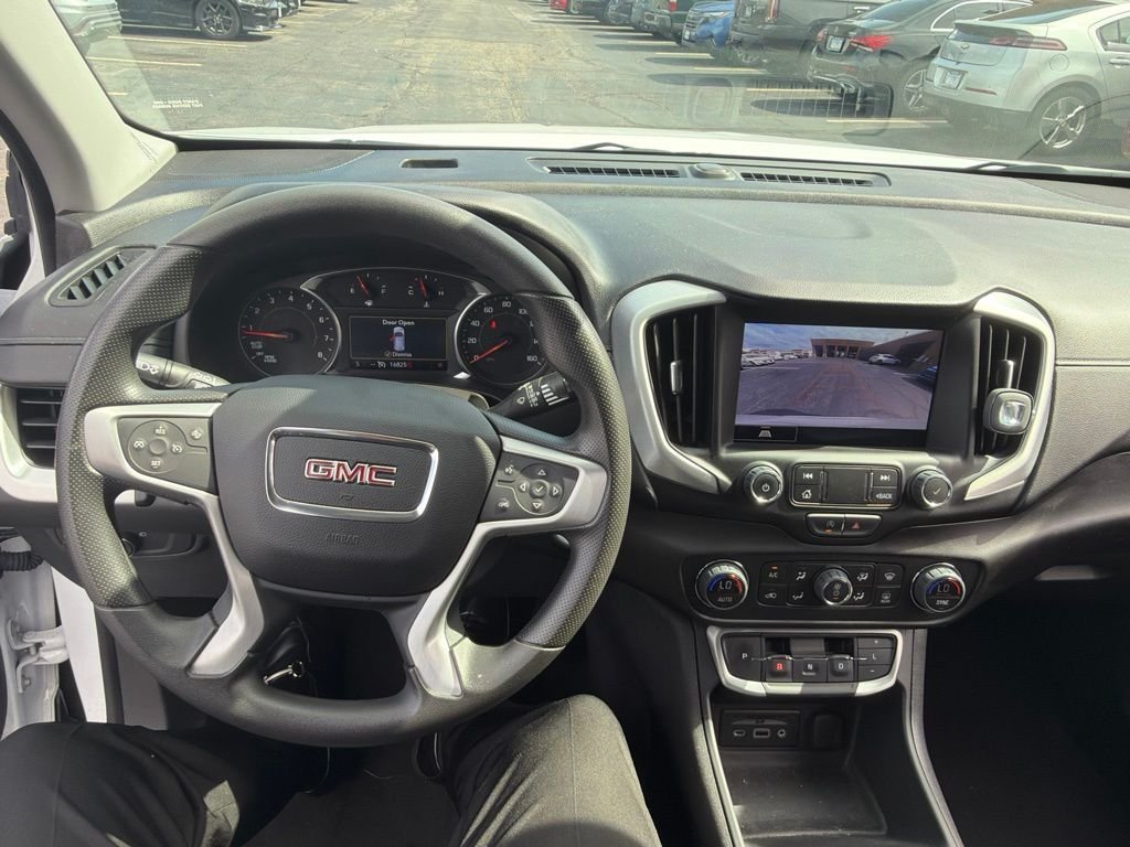 Used 2024 White GMC SLE image 11