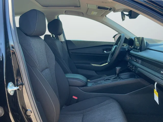 Used 2025 Black Honda SE image 23
