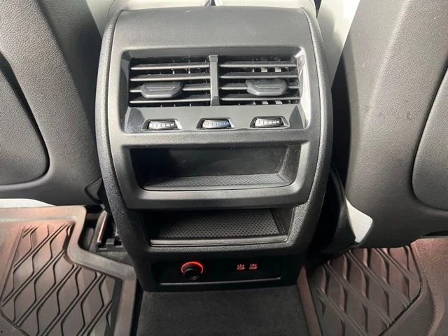 Used 2024 Gray BMW xDrive40i image 36