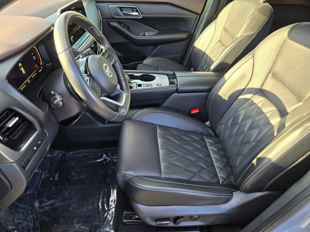 Used 2021 Boulder Gray Pear Nissan Platinum image 10