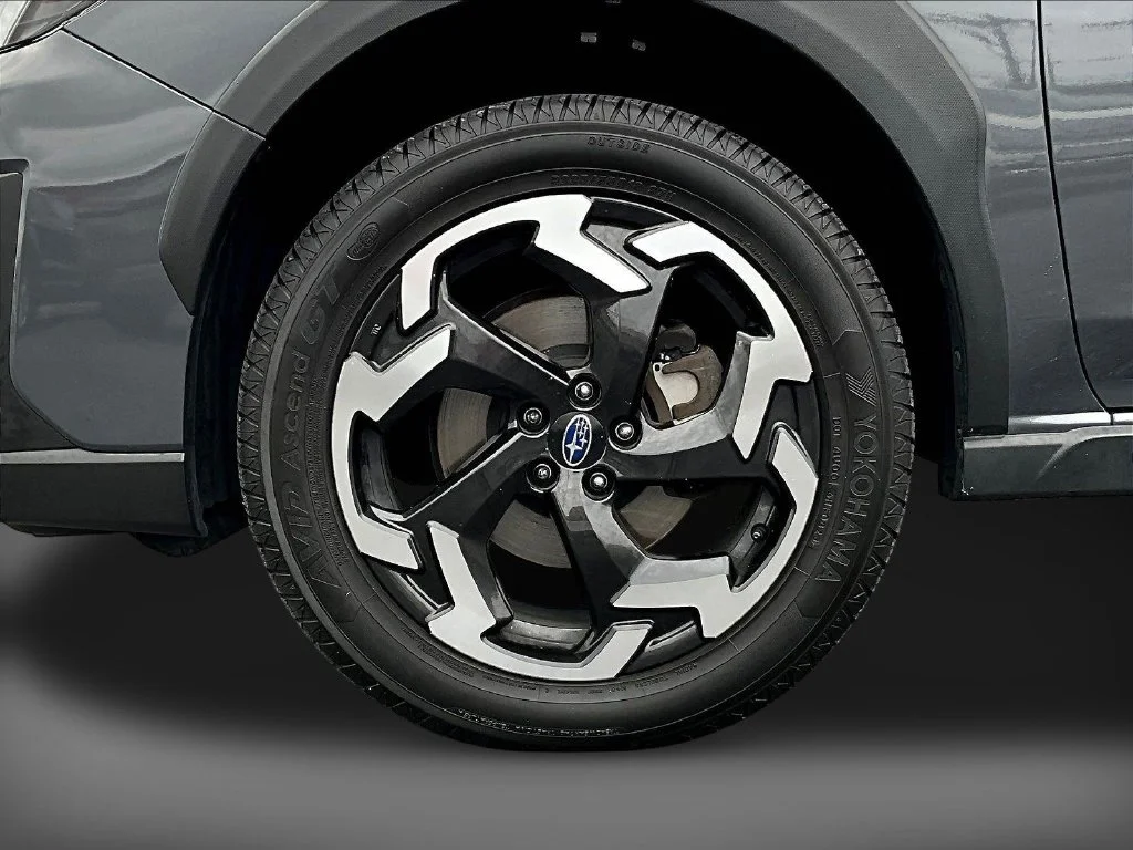 Used 2021 Gray Metallic Subaru Limited image 33