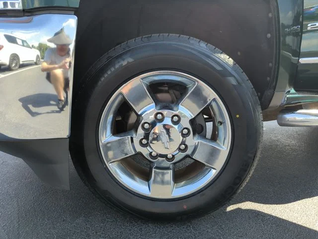 Used 2015 Green Chevrolet LTZ image 47