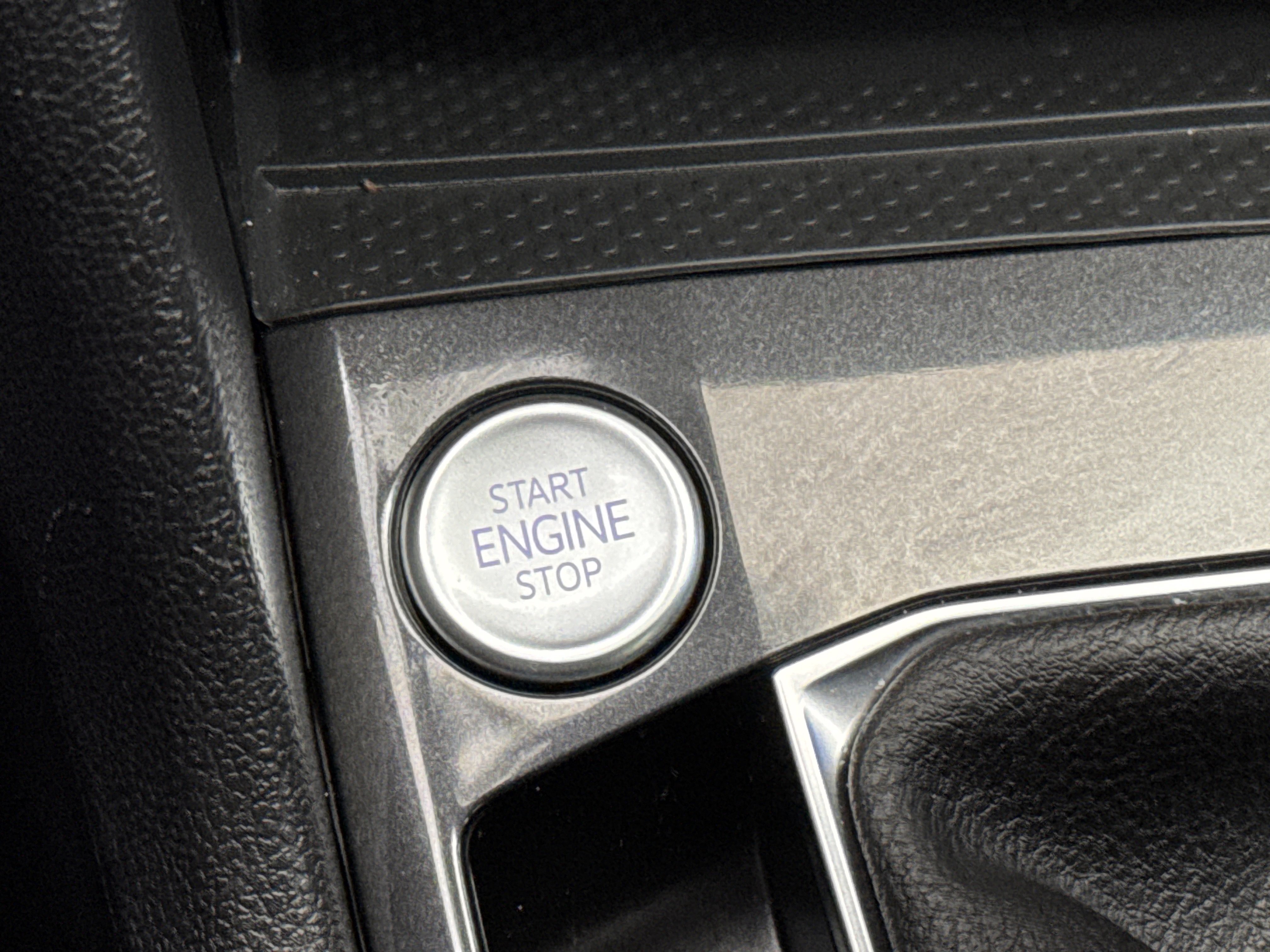 2024 Volkswagen Tiguan SE Wolfsburg Edition photo 4