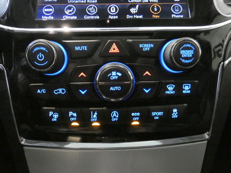 Used 2020 DIAMOND BLACK CRY Jeep 4d SUV 4WD Summit V6 image 17
