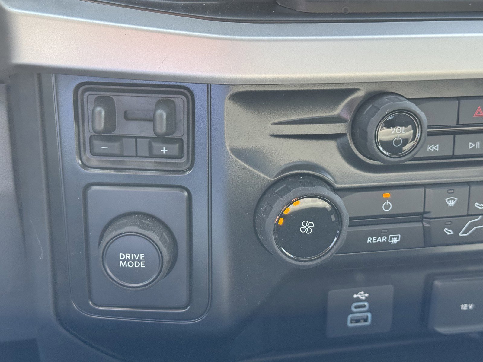 2025 Ford F-550 Super Duty Chassis Cab XLT - Photo 16