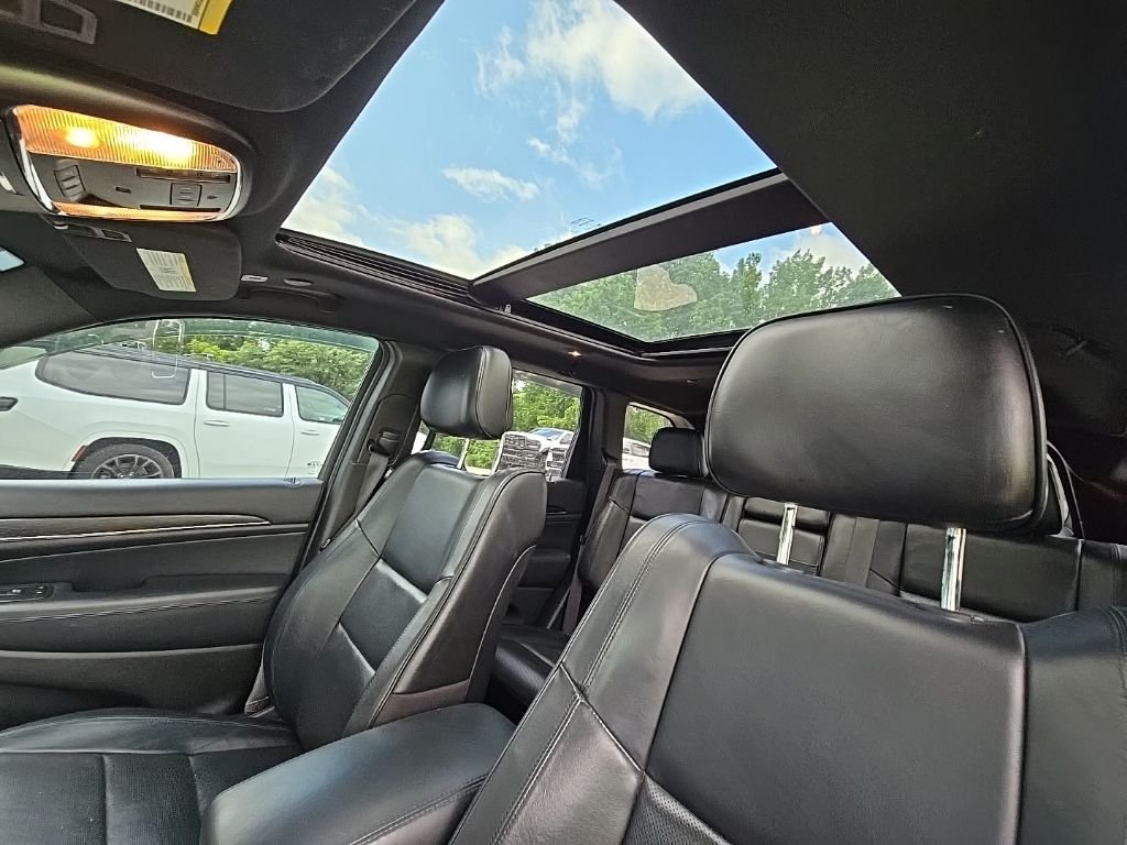 Used 2019 Red Jeep Overland image 21