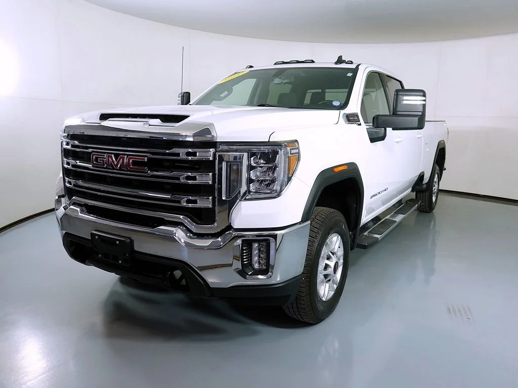 Used 2022 White GMC SLE image 3