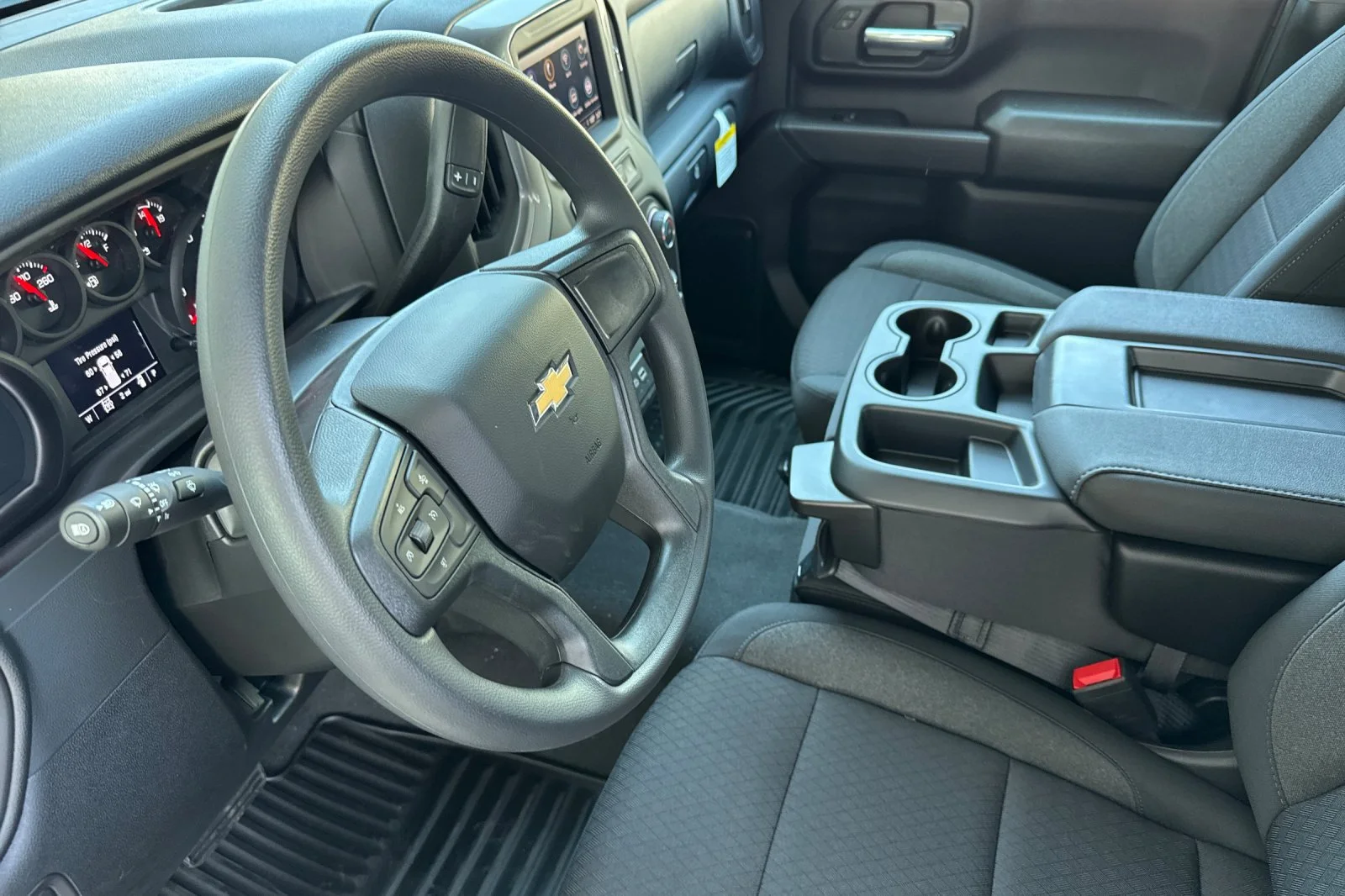 2026 Chevrolet Silverado 2500 HD Custom view 9