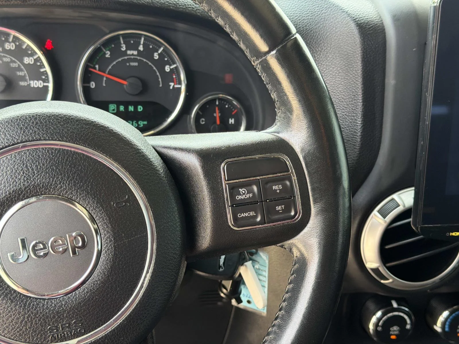 Used 2017 White Jeep Sahara 4x4 image 23