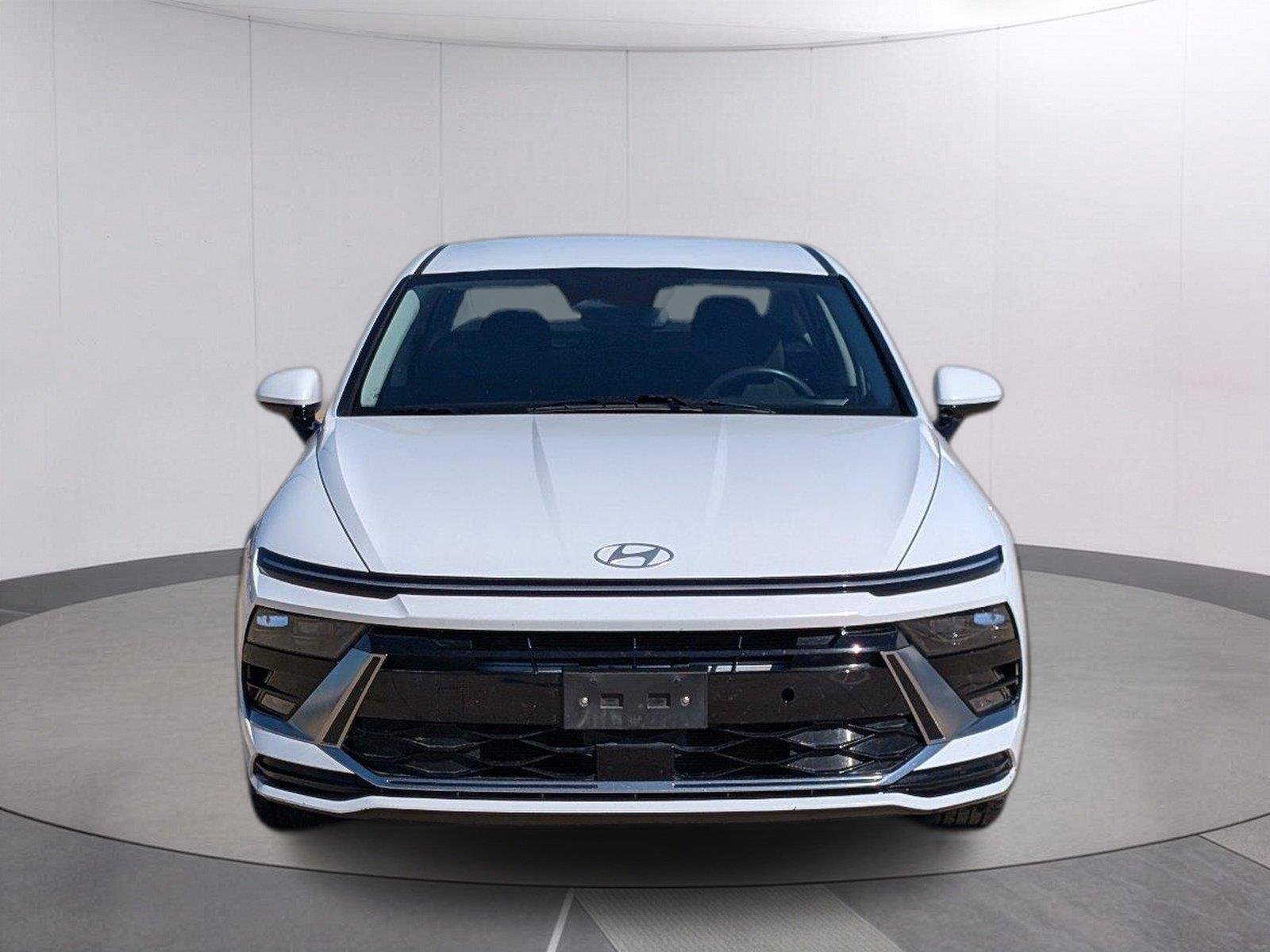 Used 2025 Serenity White Hyundai SEL image 9