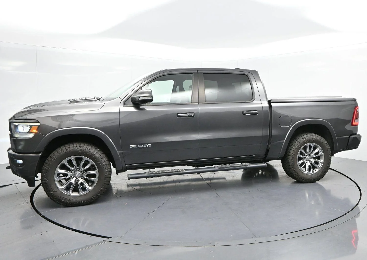Used 2021 Granite Crystal Metallic Clearcoat Ram Laramie image 4