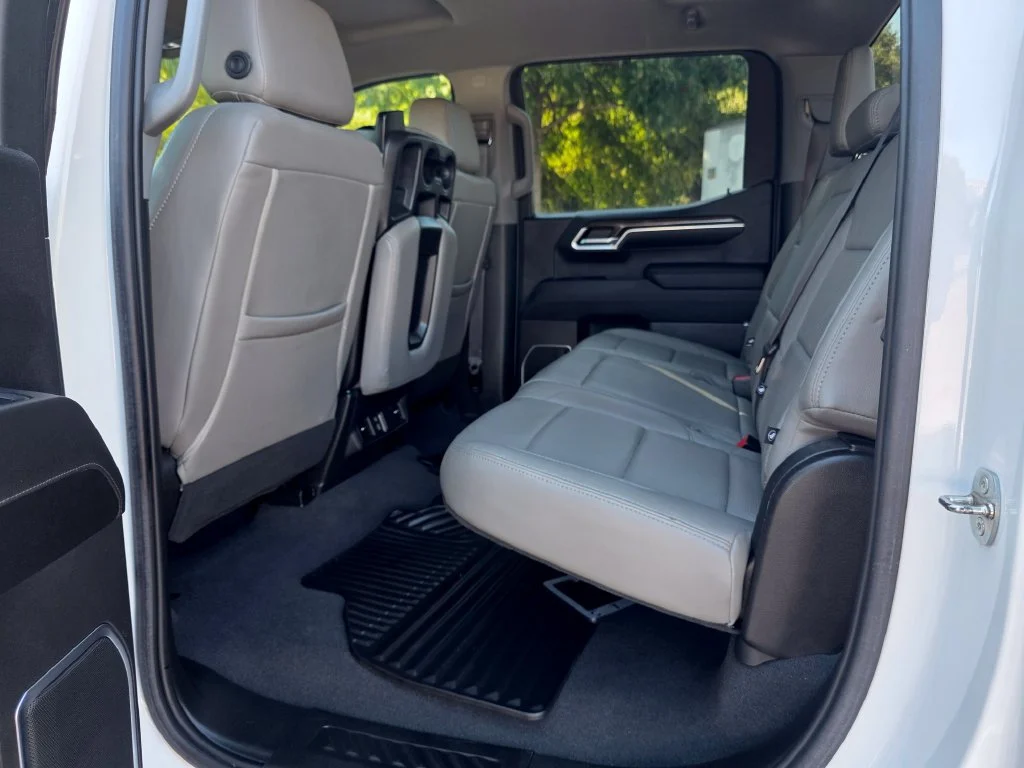 Used 2023 SUMMIT WHITE Chevrolet RST image 28