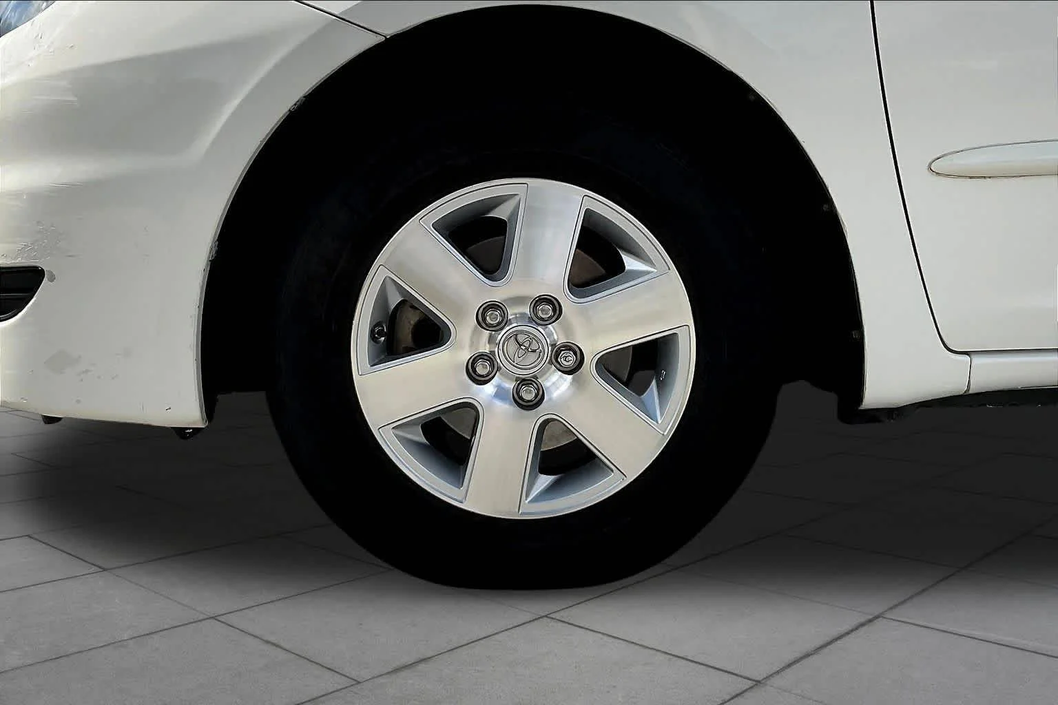 Used 2008 Natural White Toyota LE image 10