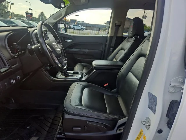 Used 2021 SUMMIT WHITE GMC 4WD AT4 w/Leather image 10