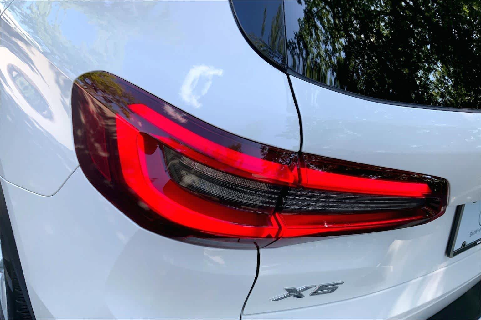 Used 2021 Alpine White BMW xDrive40i image 27