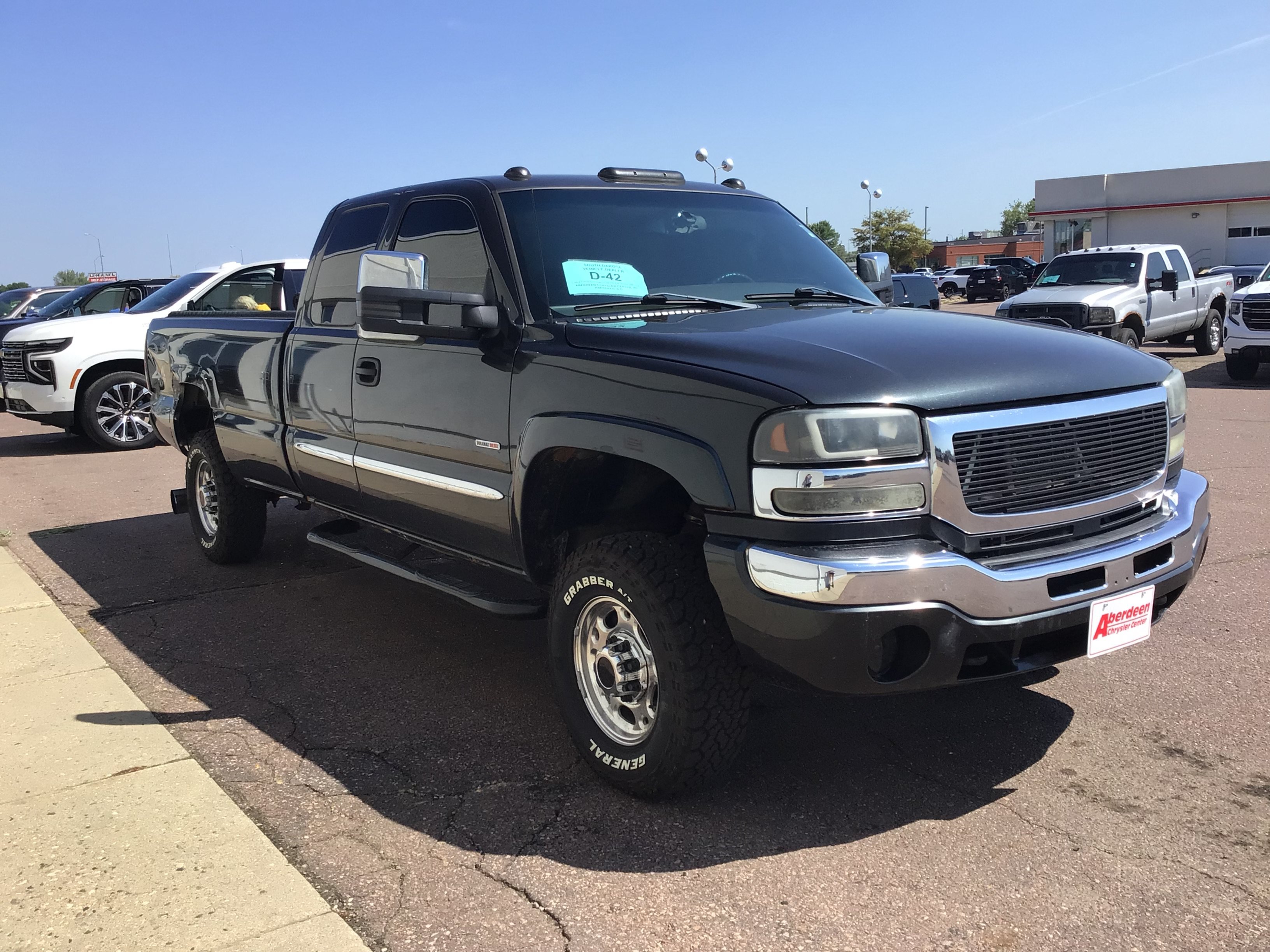 Used 2004 Black GMC SLE image 4