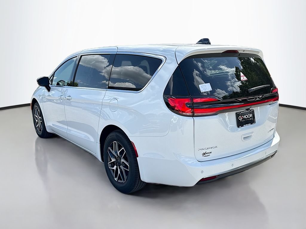 New 2027 Bright White Clear-Coat Exterior Paint Chrysler Limited image 6