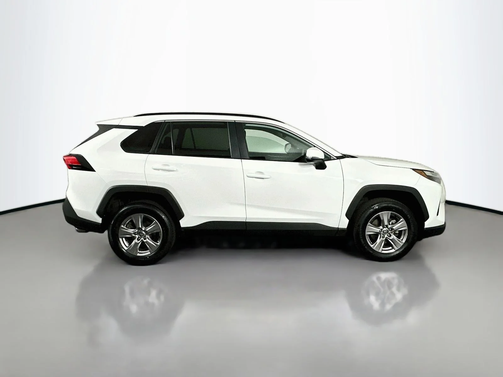 Used 2023 Ice Toyota XLE image 9