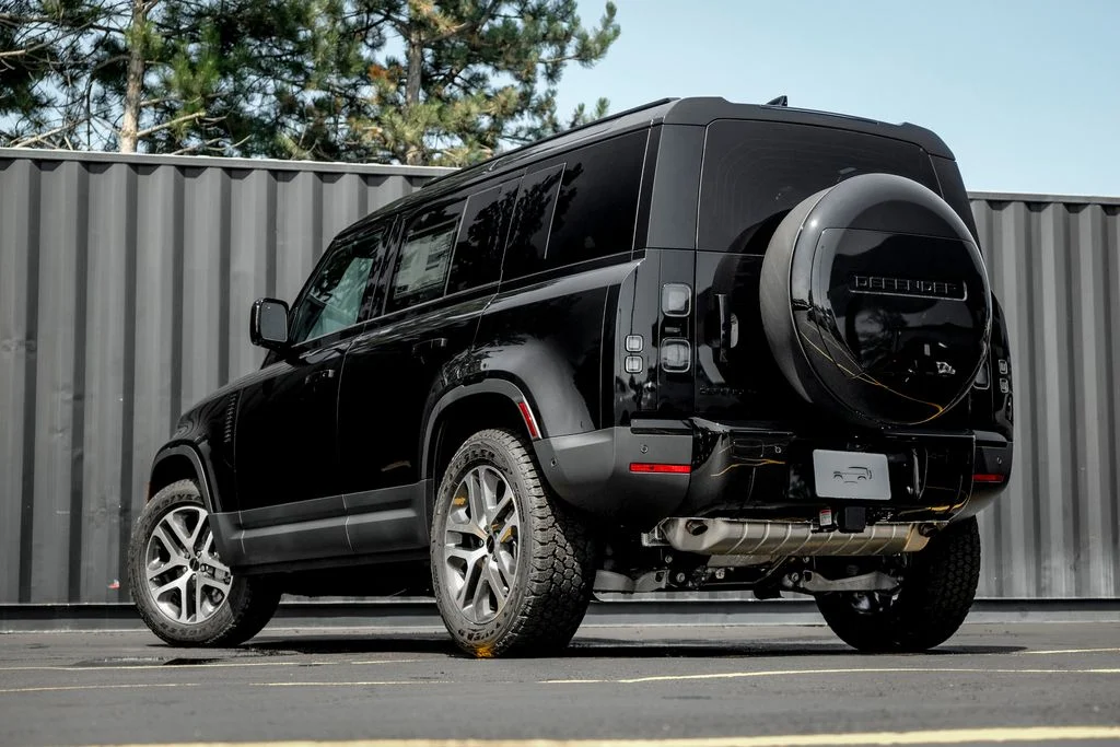 New 2026 Santorini Black Land Rover S image 2