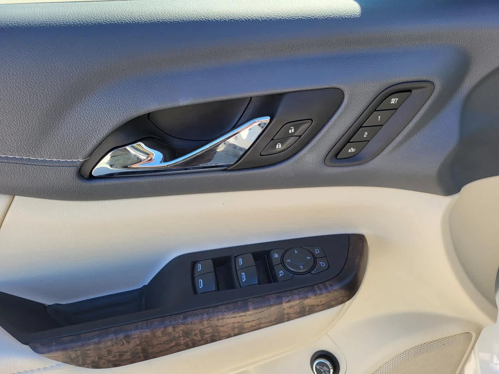 Used 2023 Summit White GMC Denali image 17