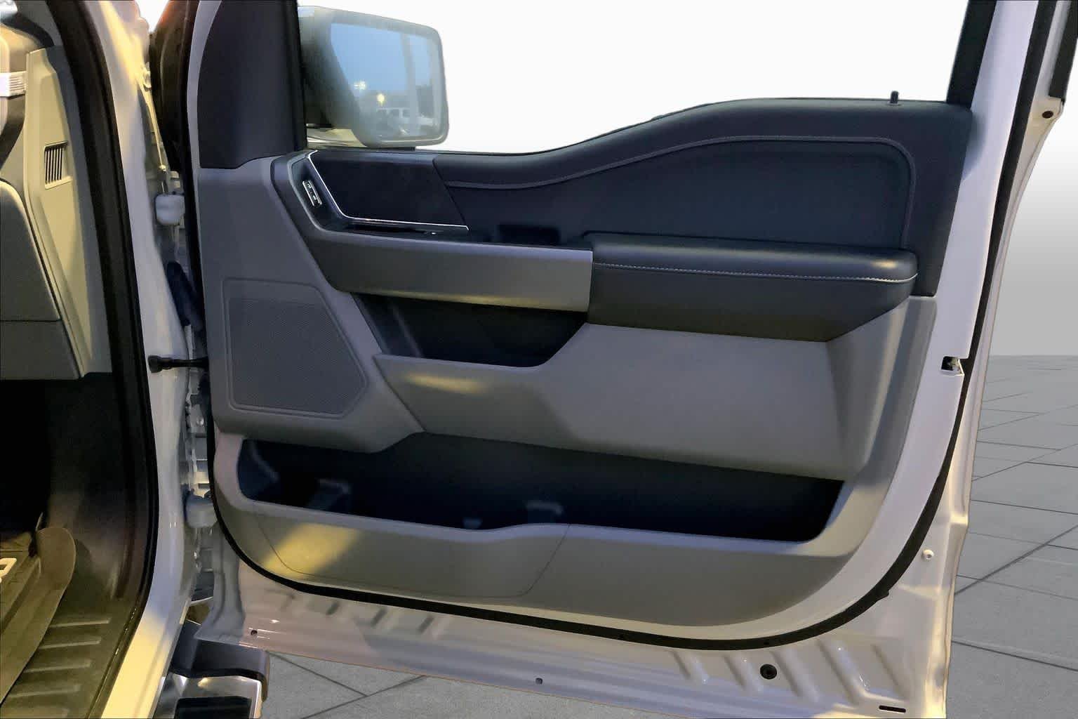 Used 2024 Avalanche Gray Ford XLT image 20