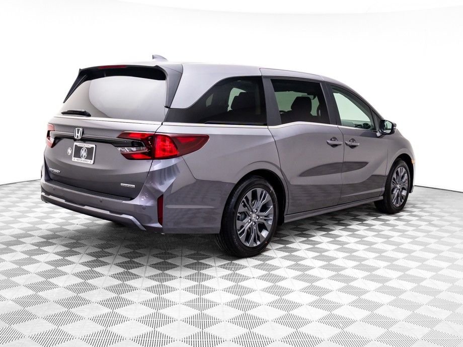 New 2026 Modern Steel Metallic Honda Touring image 6