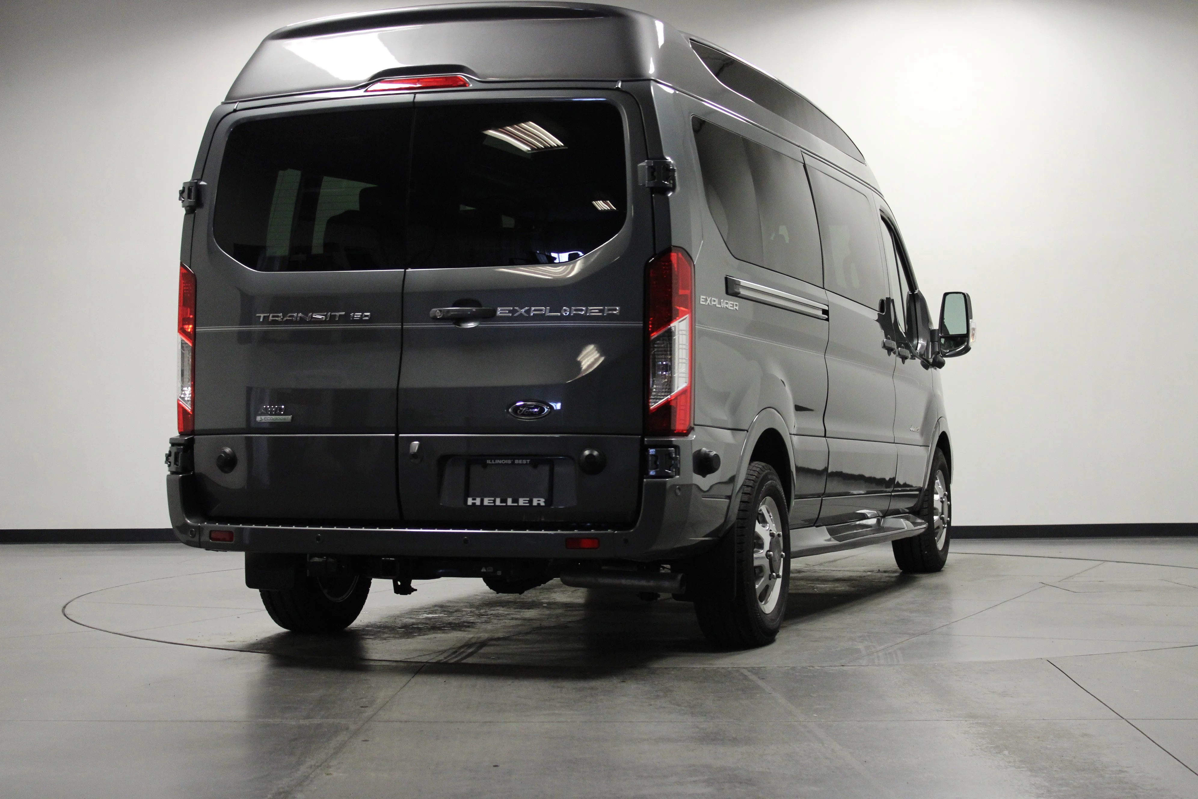 Used 2024 Carbonized Gray Metallic Ford  image 4