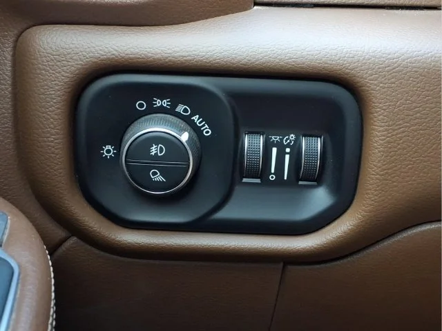Used 2023 Blue Ram Laramie image 16