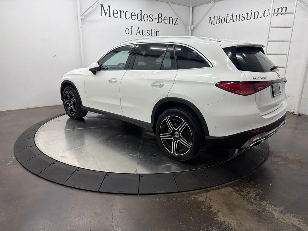 New 2027 White Mercedes-Benz GLC 300 image 5