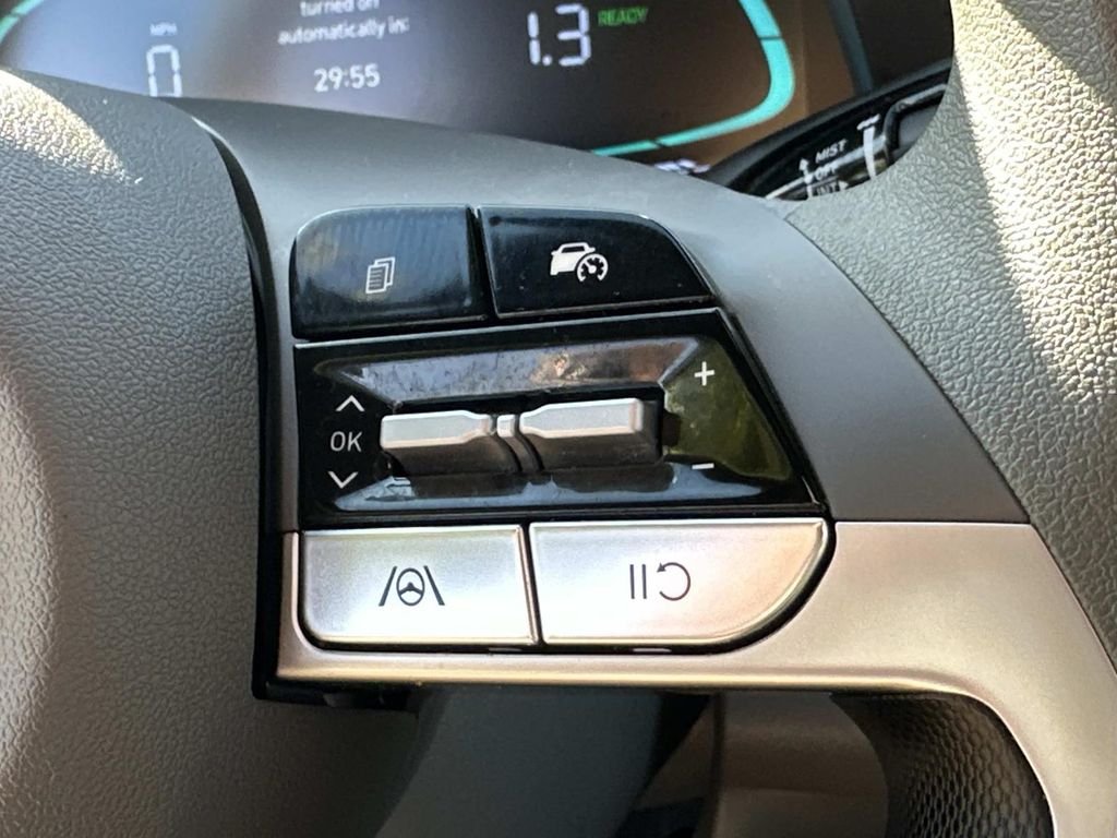 Certified Used 2025  Hyundai Blue image 28