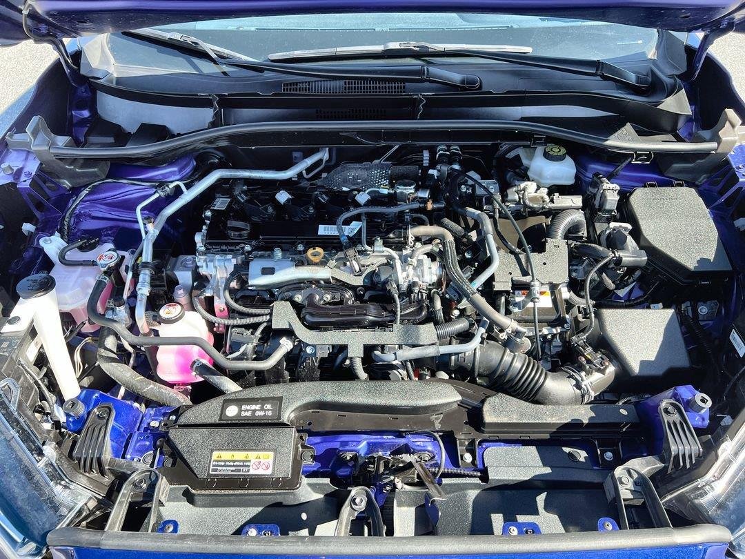 Used 2025 Blue Crush Metallic w/Jet Black Roof Toyota Hybrid SE image 12