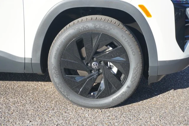 New 2027 Sandstone Volkswagen SE w/Technology image 5