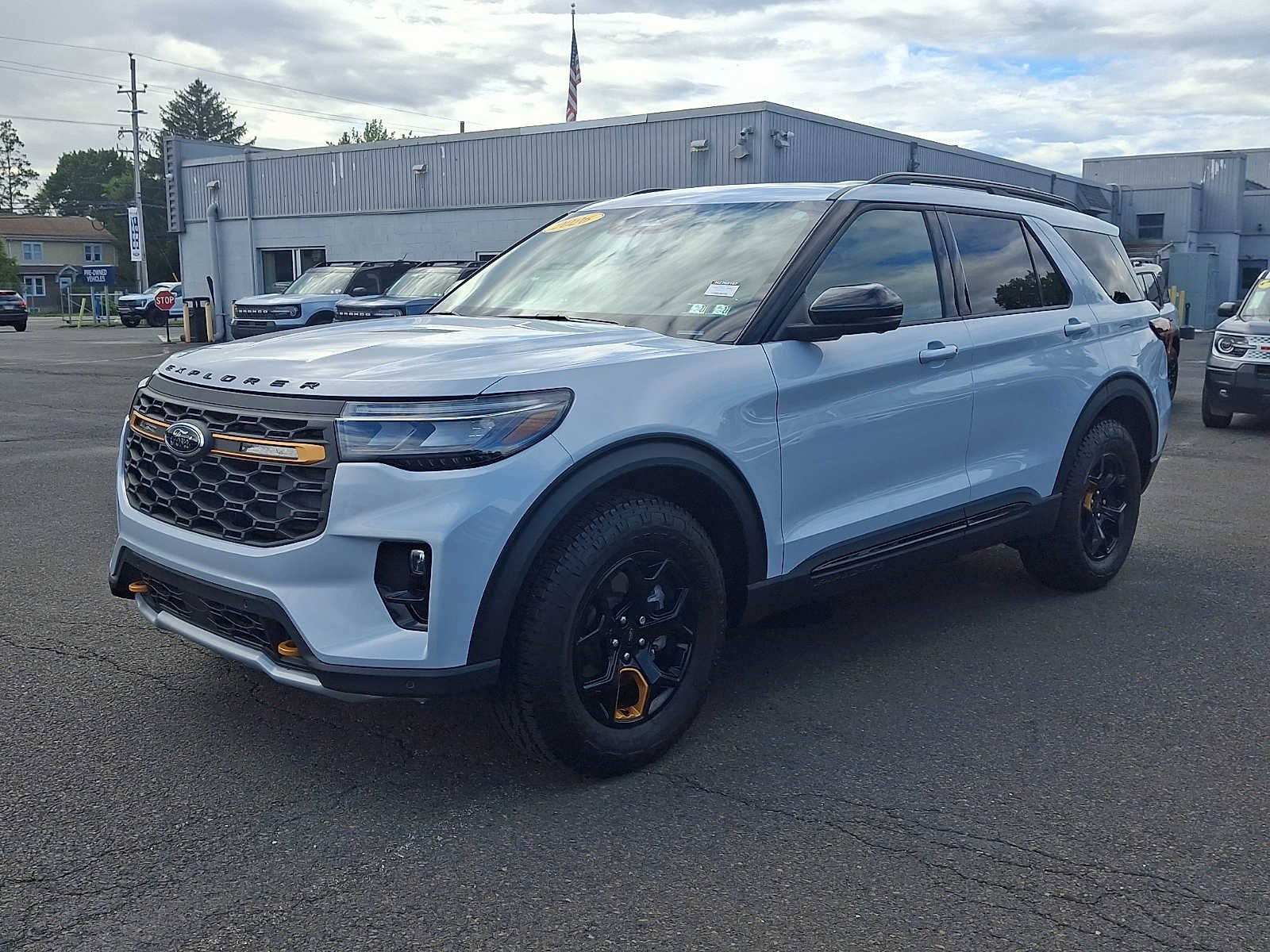 New 2026 Space White Metallic Ford Tremor® image 3